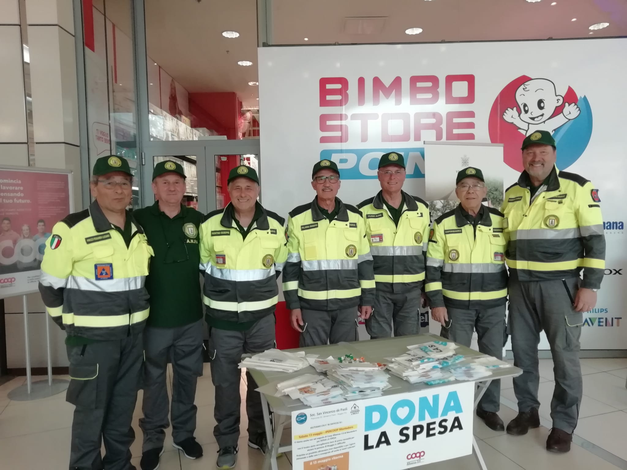 Nucleo di Muggia, raccolta generi alimentari e prodotti per la pulizia da consegnare alla locale Parrocchia.